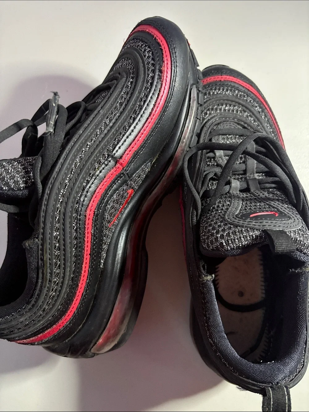Unisex Nike AirMax (6) Black Sneakers with Red Trim.